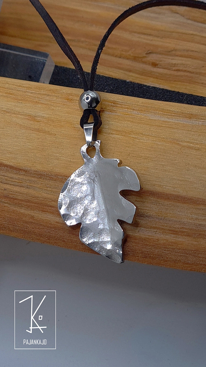 Teräslehti - Kaulakoru