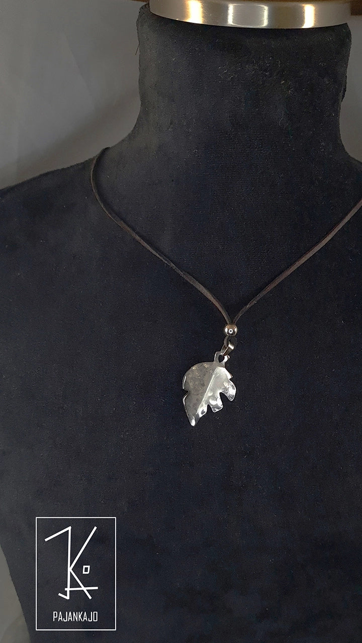 Teräslehti - Kaulakoru